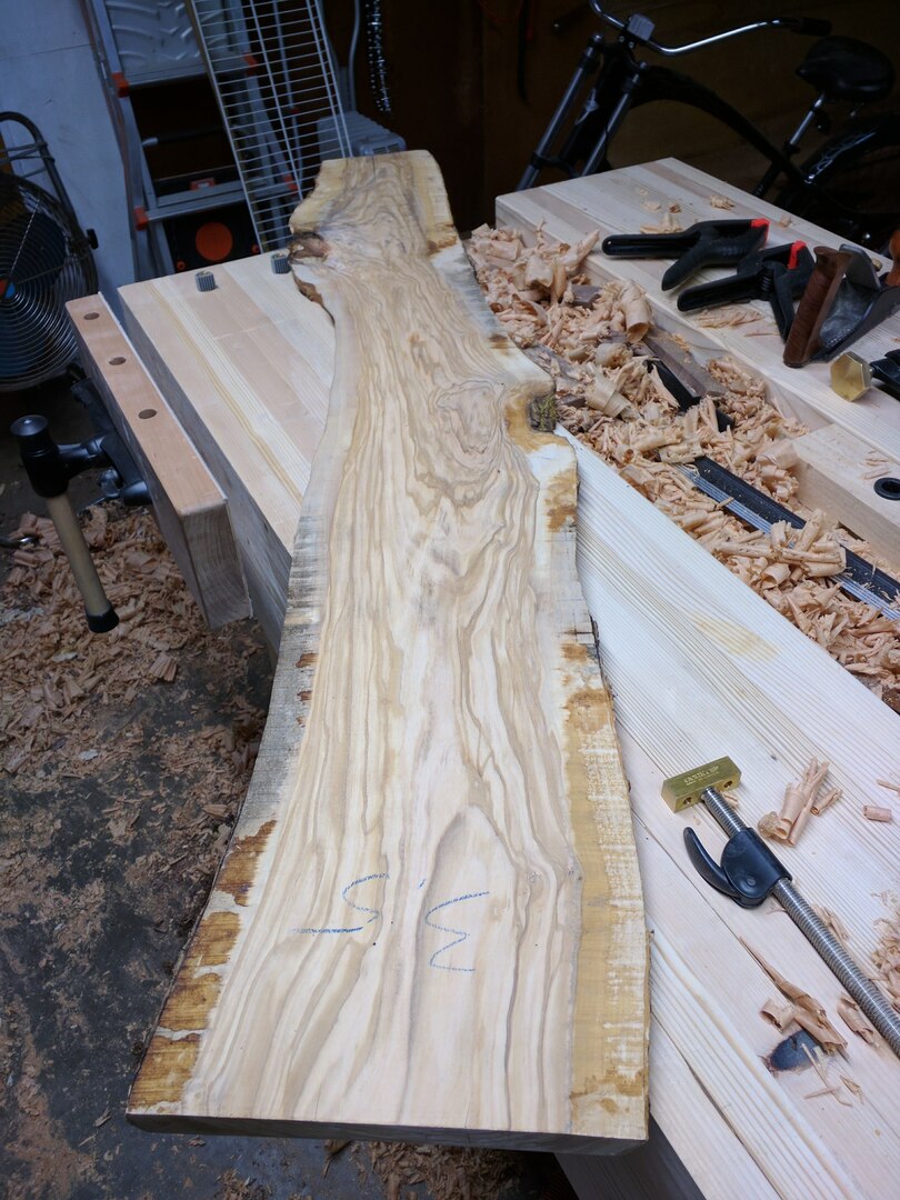 Figure 2. The olive wood board.